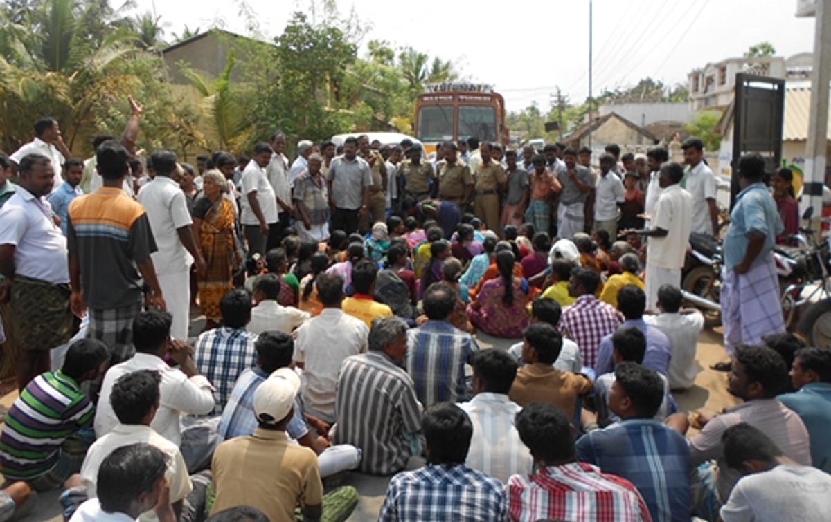 காட்டுமன்னார்கோயில் அருகே சிறுவன் கொலை: குற்றவாளியை கைது செய்யக் கோரி சாலைமறியல்